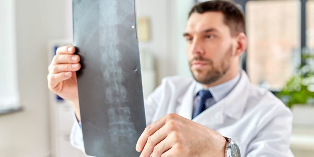 When to see a spine surgeon doctor
